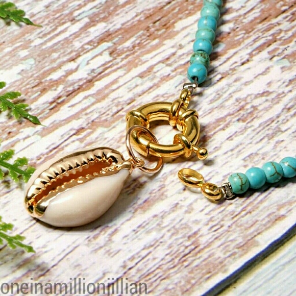 Natural Cowrie Shell Necklace - Picture 2 of 8